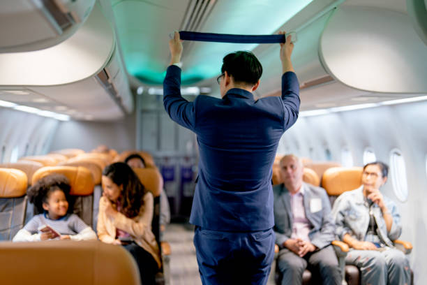 Cum a strâns un însoţitor de bord avere furând din avioane ţigări şi parfumuri
