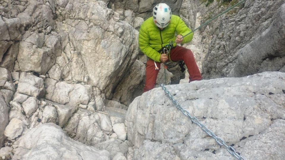 Un bărbat de 47 de ani a murit după ce a căzut în gol 250 – 300 de metri