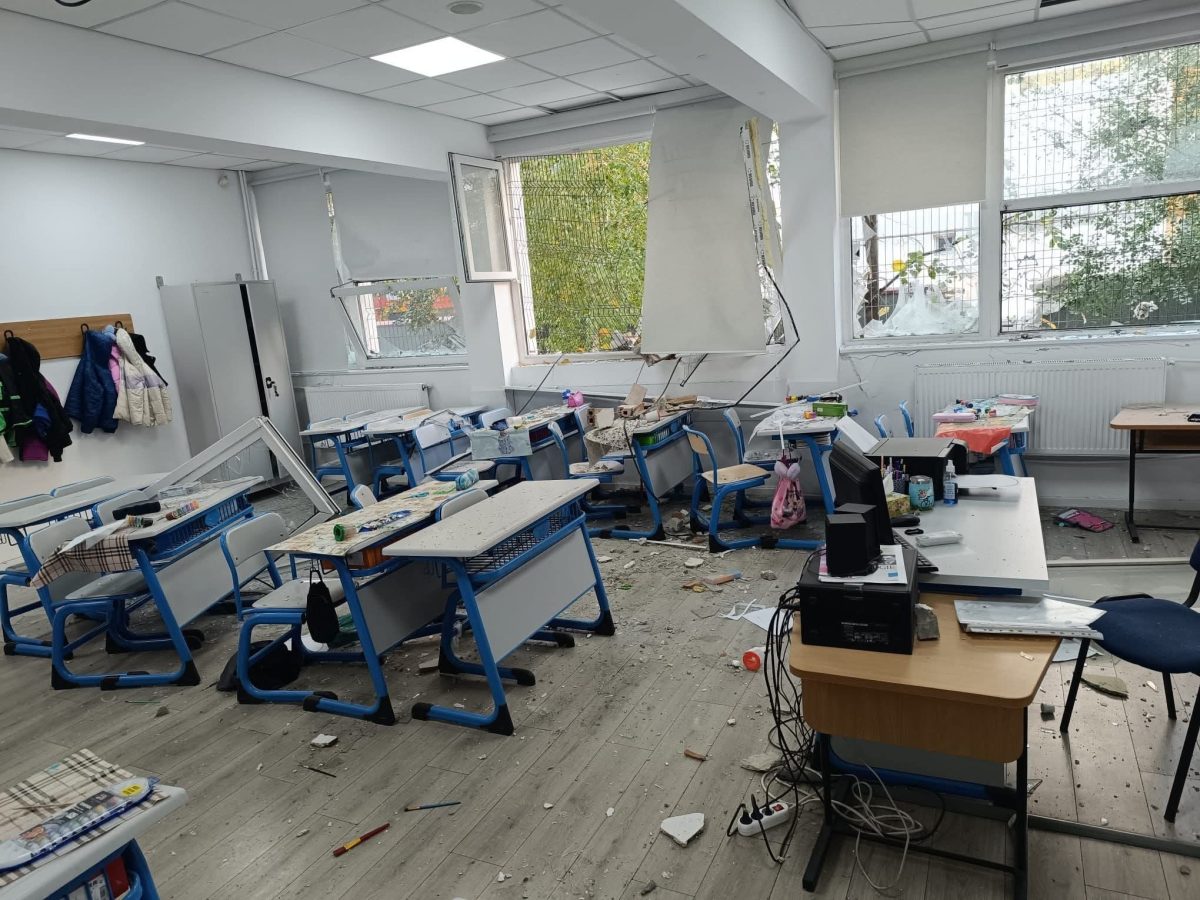 Haos la Liceul „Dimitrie Bolintineanu”! Elevii evacuați de urgență după explozia din Rahova – clădirea arată ca după bombardament