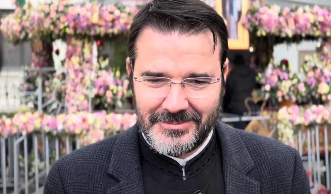 Tot mai mulți tineri la pelerinajul Sfintei Parascheva. Pr. Lucian Apopei: „Este o comuniune între sfinți și oameni”