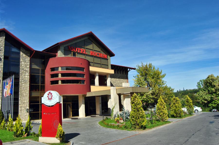 Evadarea la doar 5 minute de oraş: motelul care te ridică deasupra „zgomotului” urban!