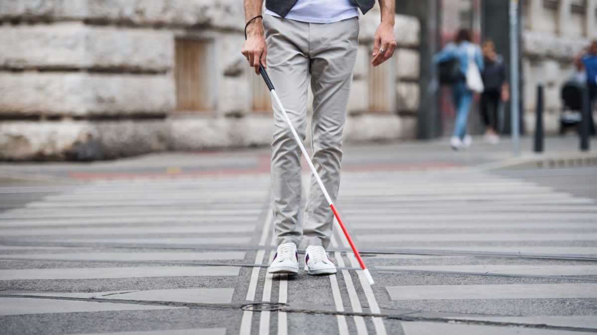 Caz record de fraudă socială în Italia! Un bărbat s-a dat drept nevăzător timp de jumătate de secol