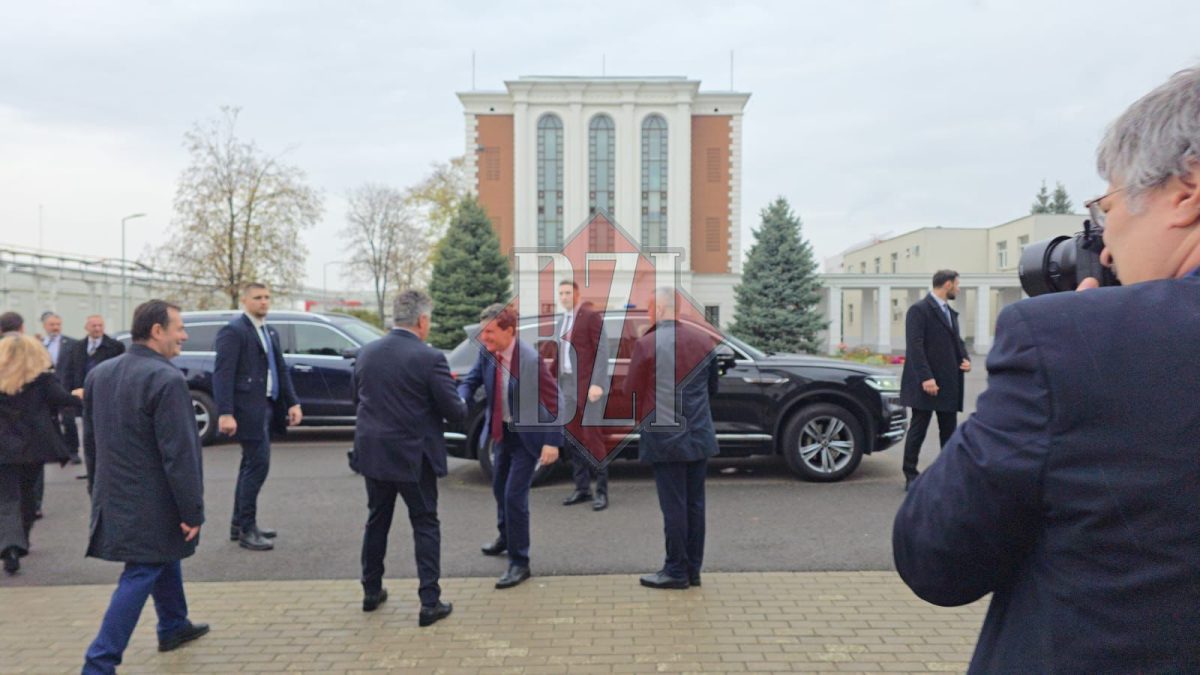 Nicușor Dan, gafă monumentală la Antibiotice SA!  A uitat să-l salute pe director și s-a întors din drum