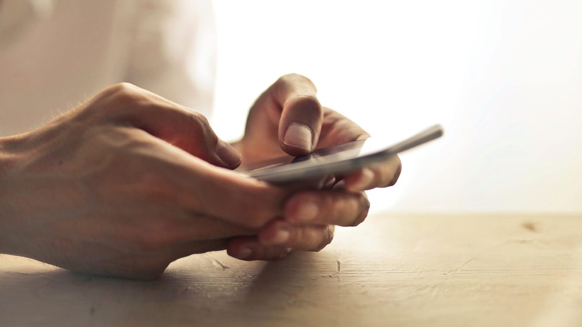 Aveți cont de Facebook și ați primit acest link pe Messenger? Nu îl deschideți! O femeie din Iași a fost la un pas să fie păcălită
