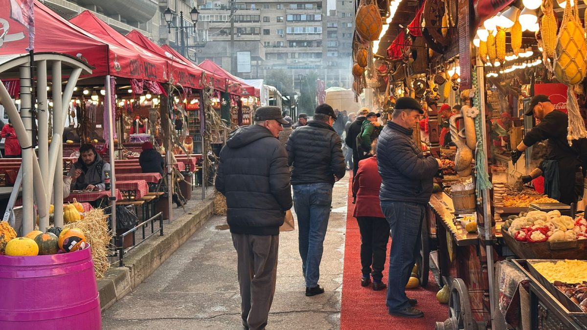Mare atenție de unde mâncați pe esplanada de la Hala Centrală! DSVSA a găsit carne ținută în condiții groaznice și angajați fără mănuși