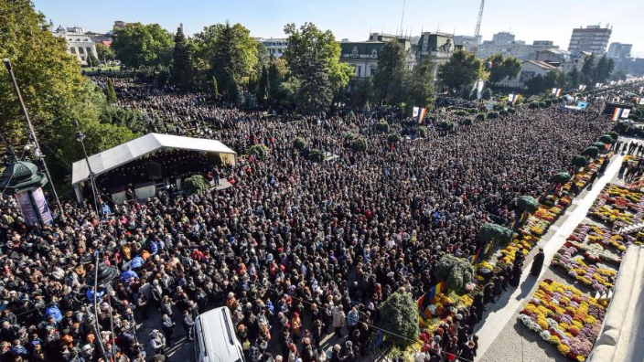 Zeci de mii de credincioși participă la slujba de hram a Sfintei Cuvioase Parascheva, la Iași – LIVE VIDEO