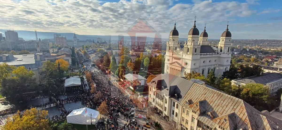 Zeci de mii de credincioși participă la slujba de hram a Sfintei Cuvioase Parascheva, la Iași – LIVE VIDEO, UPDATE