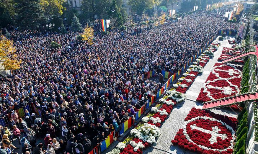 Zi liberă pentru toți elevii și profesorii din Iași, cu ocazia Pelerinajului Sf. Cuvioase Parascheva