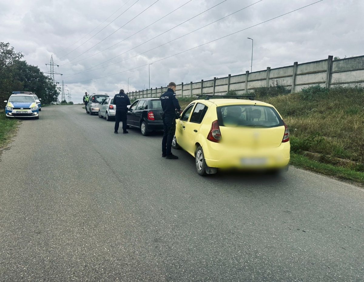 Razie în trenuri și la trecerile de cale ferată! Polițiștii și jandarmii din Iași au dat amenzi de peste 28.000 de lei și au lăsat fără permis 6 șoferi
