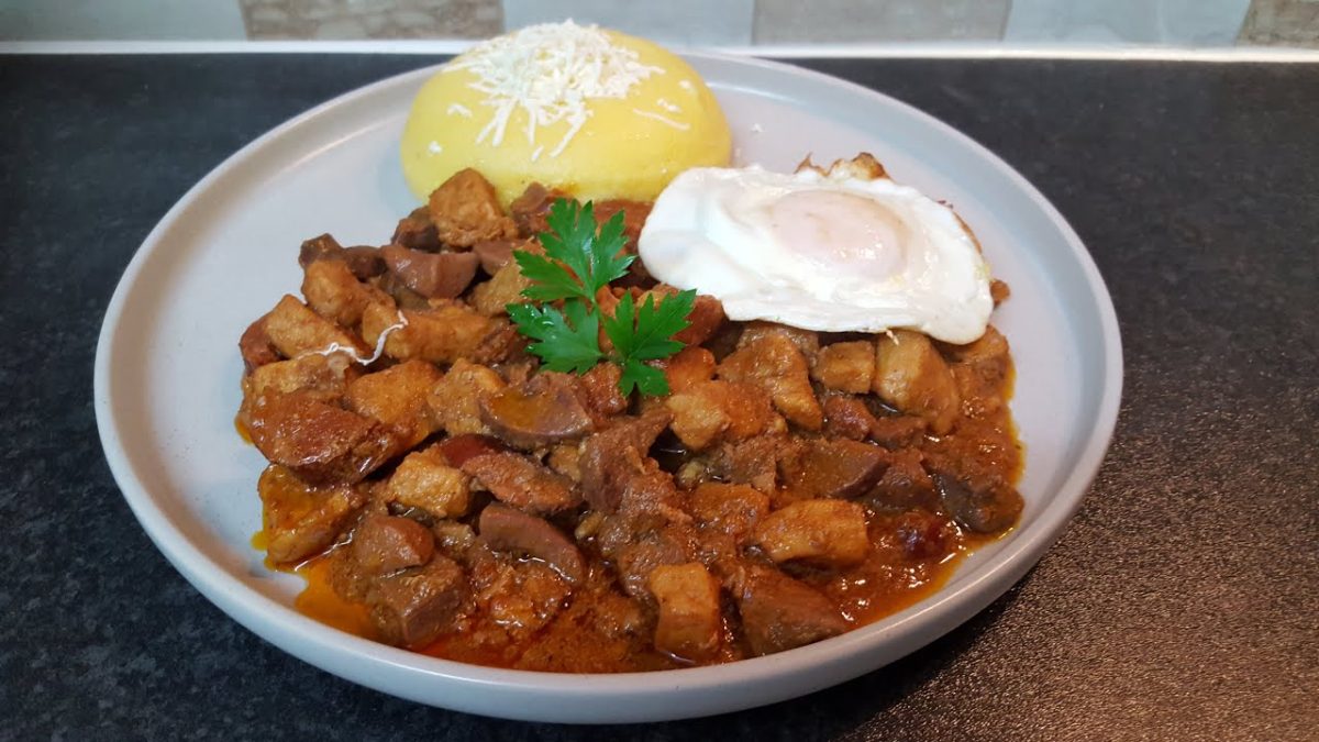 Rețeta pentru o tochitură de porc cu sos delicioasă – Preparat tradițional, simplu și savuros