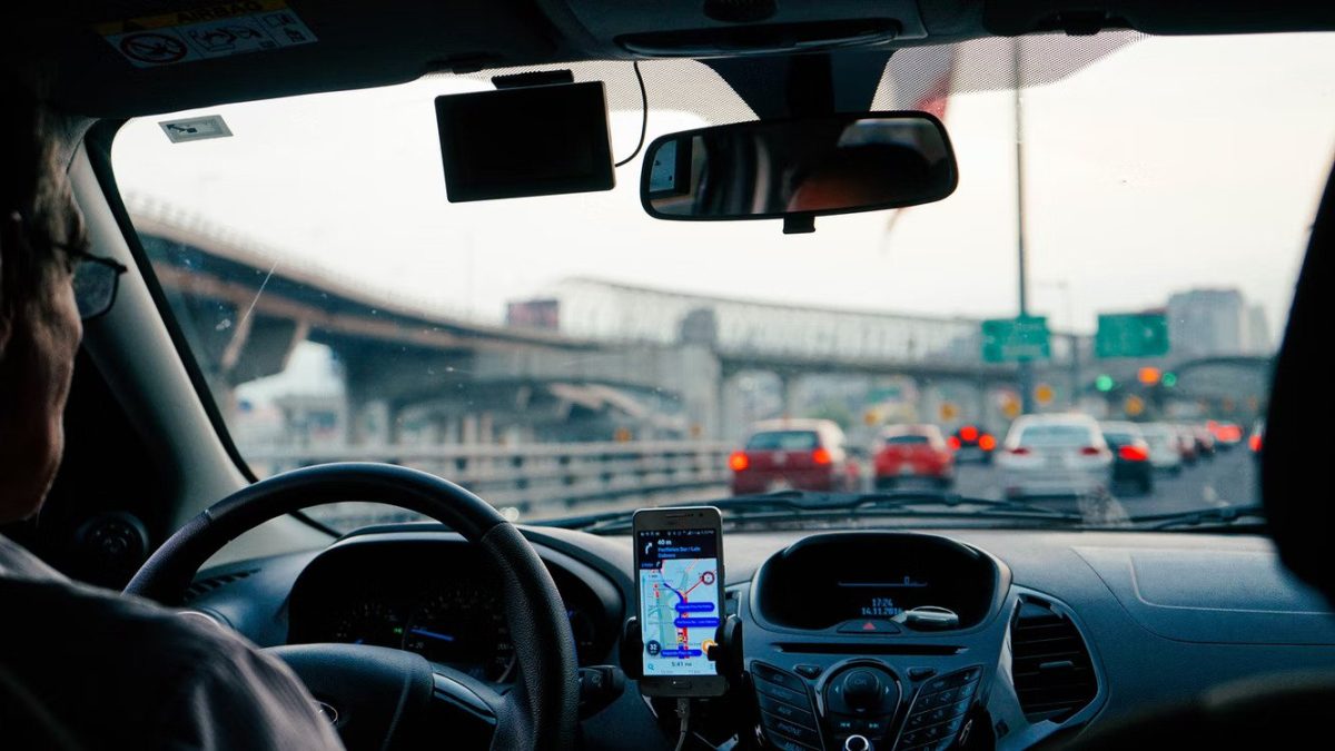 Lovitură DNA în industria ridesharing! Patru administratori, reținuți pentru o schemă pe bani grei