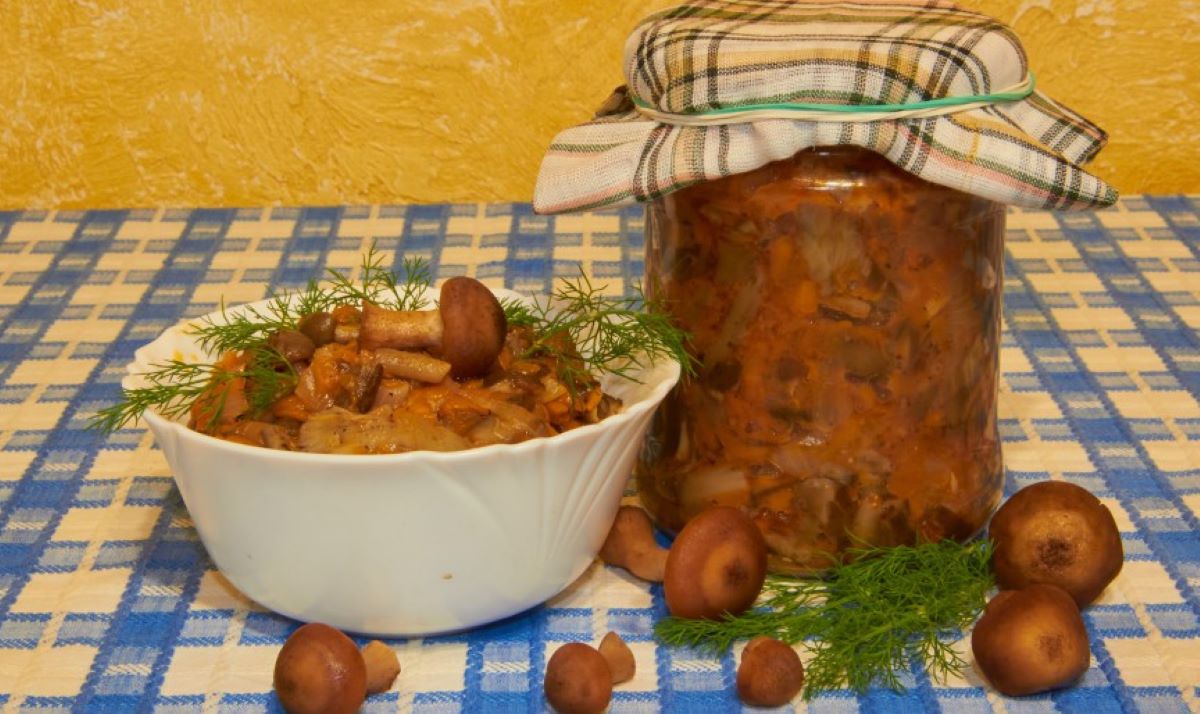 Salata de ghebe marinate, un deliciu de sezon! Iată cum să o prepari ca la bunica acasă!