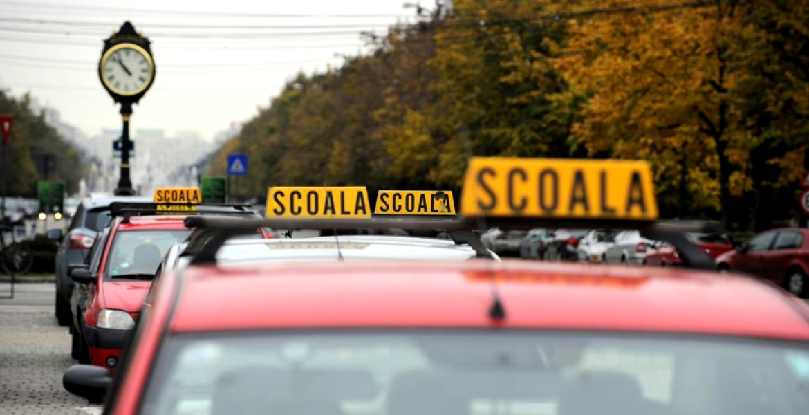Cât costă școala de șoferi în România în 2025 și ce documente sunt necesare pentru înscriere