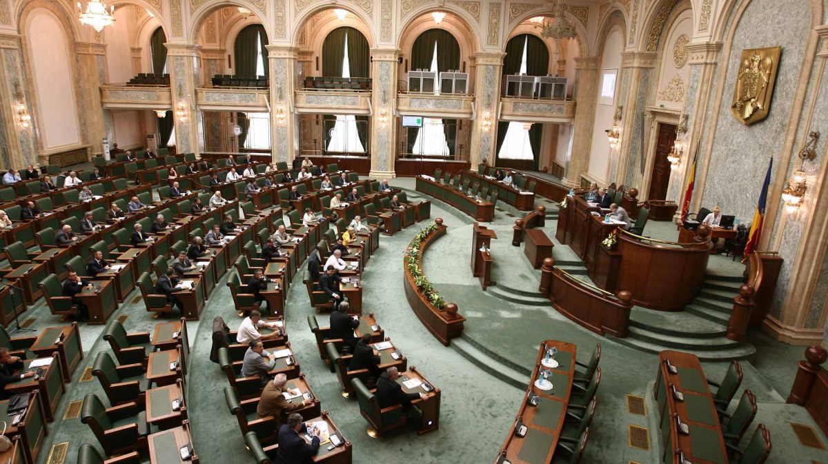 Statul paralel cu munca! Zeci de instituții publice trăiesc din bani publici fără să producă nimic. România are peste 140 de agenții și consilii, multe inutile sau suprapuse