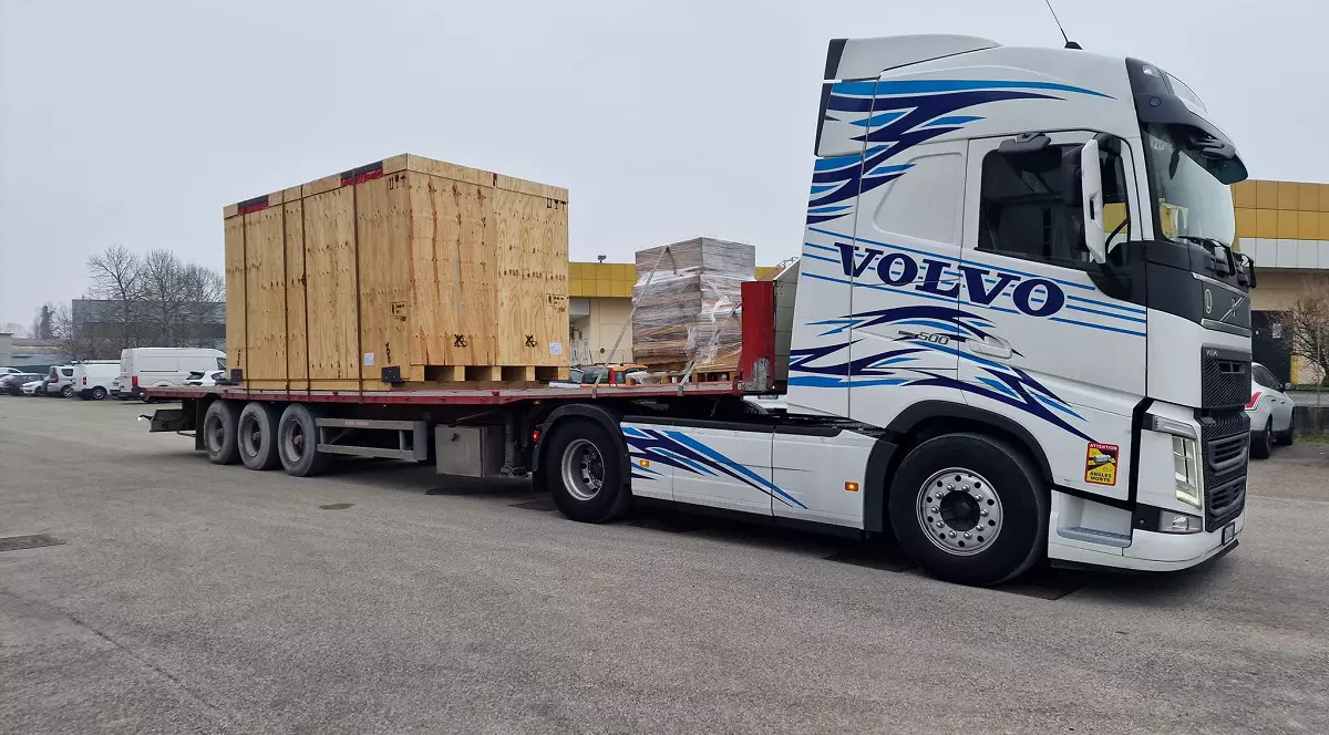 Șoferii de camioane nu vor mai fi obligați să descarce sau să încarce marfa. Proiect de lege care schimbă regulile în transportul rutier