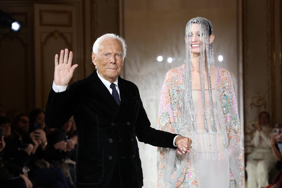 Noul lider al Armani, ales după moartea legendarului designer. Cine va decide soarta unui brand de miliarde de euro