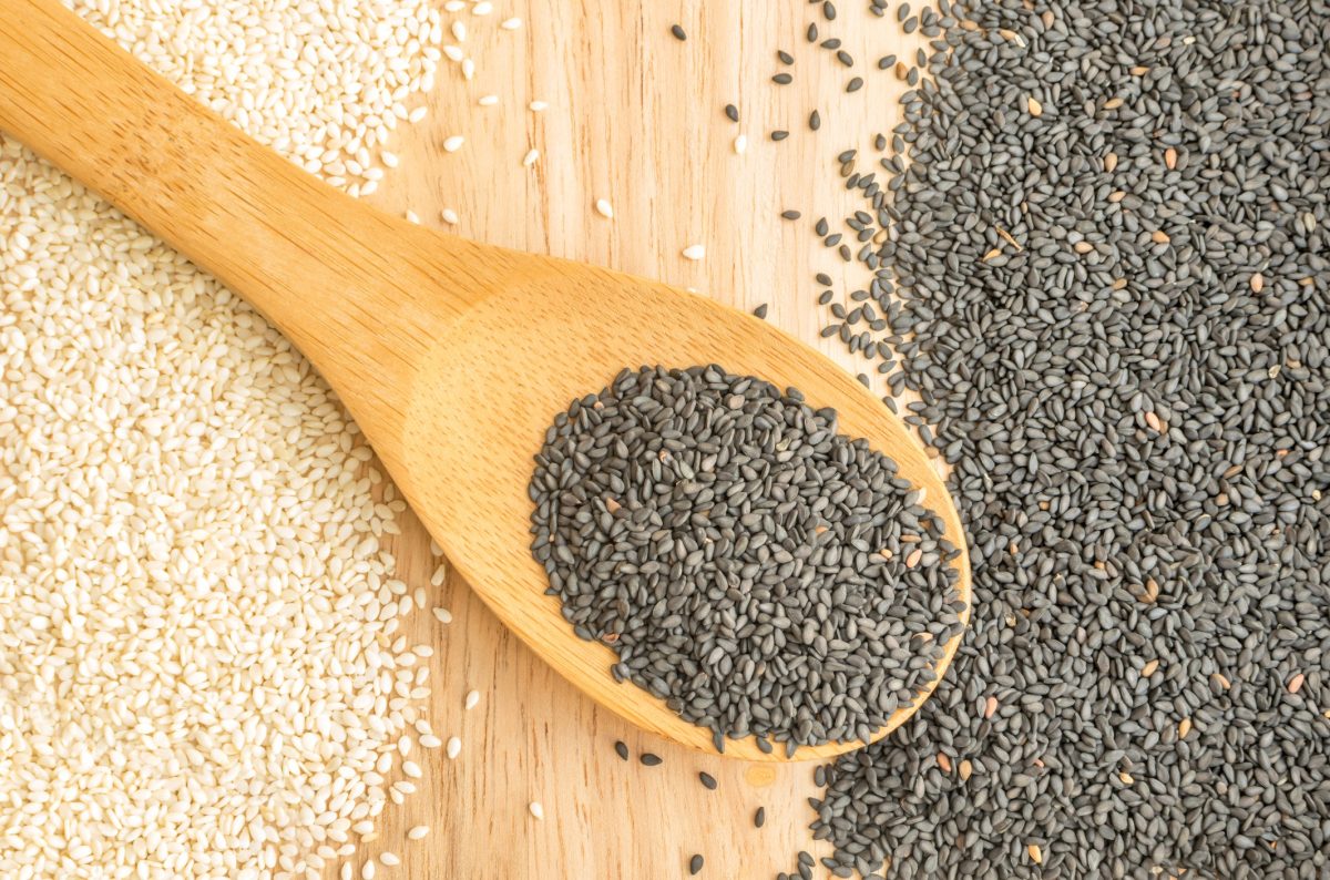 Ce beneficii are susanul negru? Iată de ce este considerat un aliment minune și cum îl poți integra în alimentație
