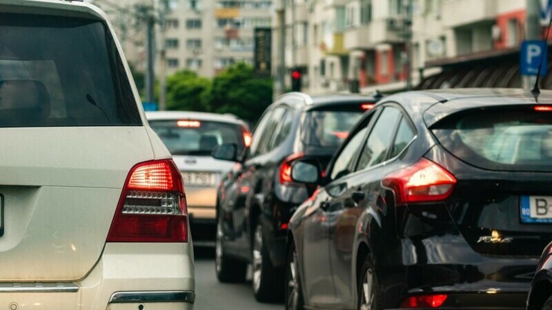 Orașul din România care impune taxă șoferilor veniți din provincie! Câți bani sunt obligați să scoată din buzunare! 