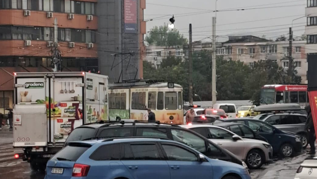 Circulație blocată în Tătărași din cauza unui tramvai care a deraiat – UPDATE