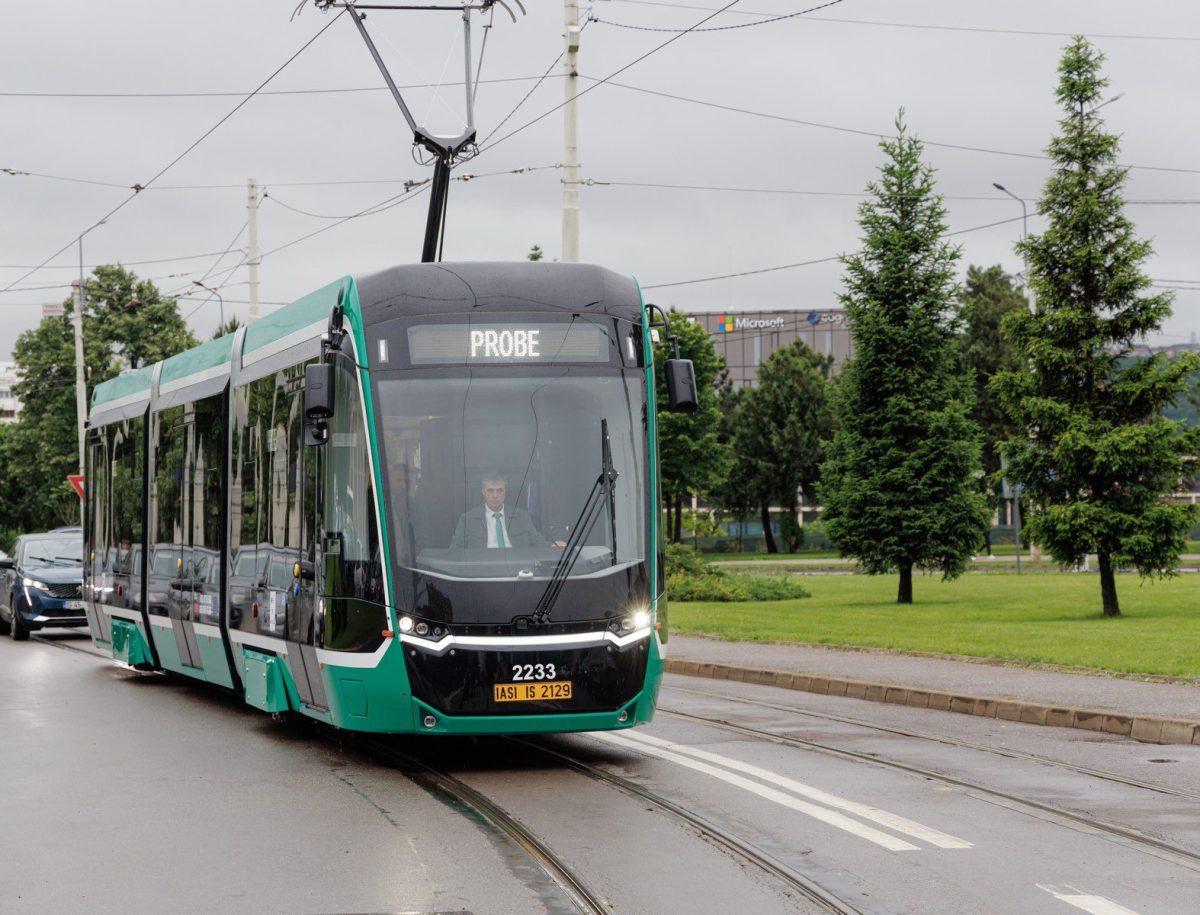 Trei tramvaie noi au intrat în circulație la Iași. CTP Iași: „Sunt parte din lotul de 18 vehicule moderne, de 20 de metri”