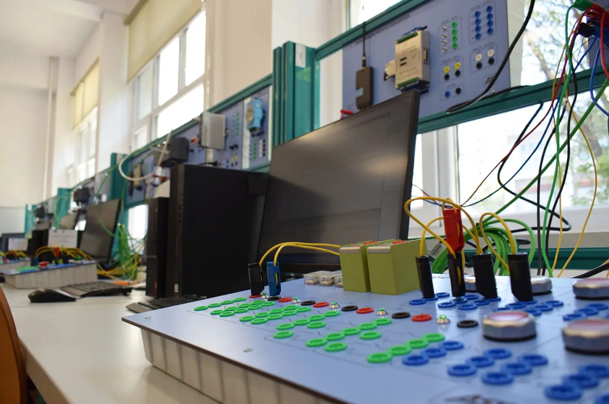 TUIASI investește aproape 1,5 milioane de lei în echipamente de ultimă generație! Laboratoarele universității vor fi modernizate cu simulatoare performante