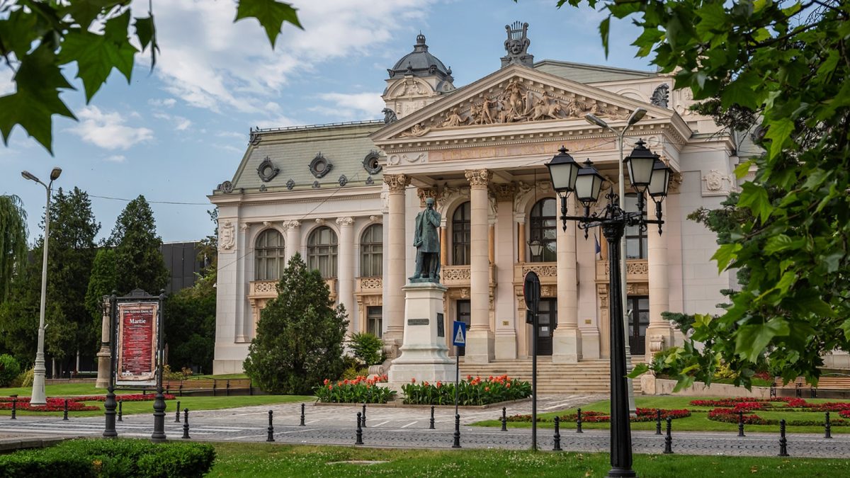 Teatrul Național „Vasile Alecsandri” Iași aniversează 185 de ani de la înființare. Din cauza bugetului scăzut, unul dintre festivalurile programate anul acesta a fost anulat