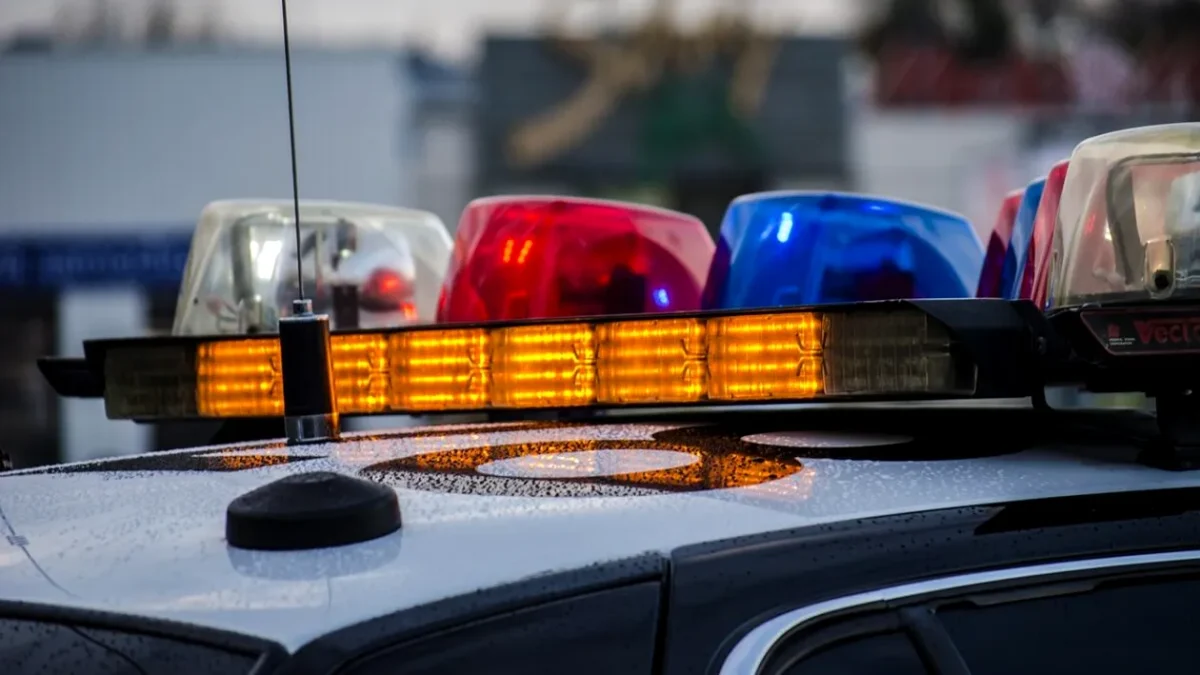 Tânăr de 23 de ani, găsit mort pe acoperișul unei clădiri din Brașov. Ce ipoteză au polițiștii