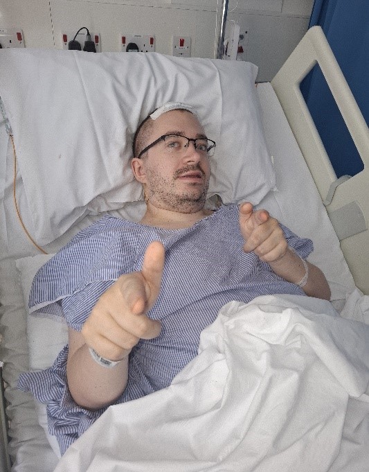 Un băiat a avut 10 operații pe creier! S-a aflat că are o tumoare cerebrală după ce a început să vadă în ceață