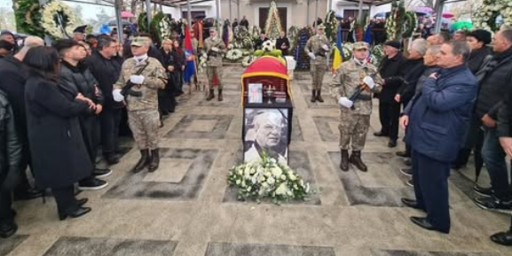 Lacrimi și emoție la despărțirea de Emeric Ienei. Nepoții legendarului antrenor, gesturi care au impresionat o țară întreagă