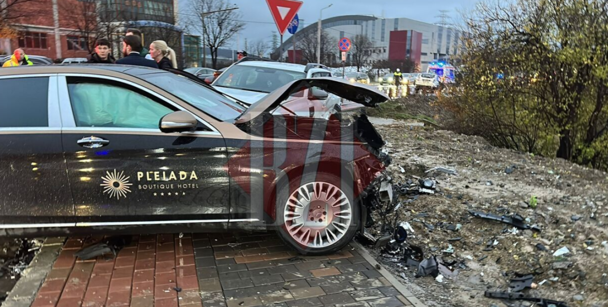 Accident rutier grav în capăt CUG. Trei autoturisme au fost implicate. Un Maybach, serios avariat – EXCLUSIV
