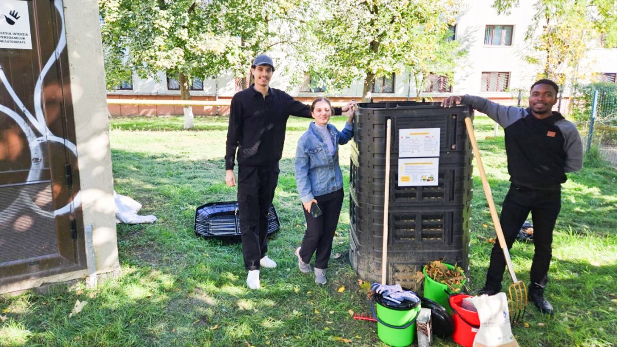 Compostor, amplasat în Campusul „Tudor Vladimirescu”: studenții TUIASI colectează resturi vegetale pentru protejarea mediului
