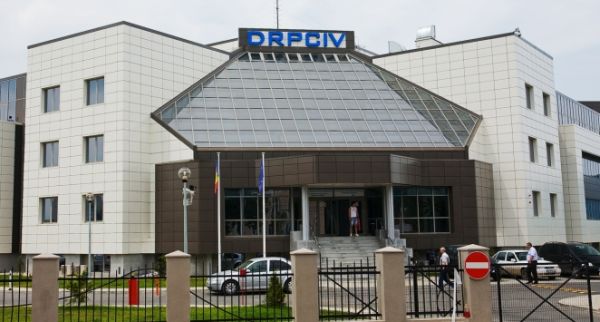 Haos la Permise! DRPCIV spune că nu cere cazier, dar oamenii tot stau la cozi la poliție