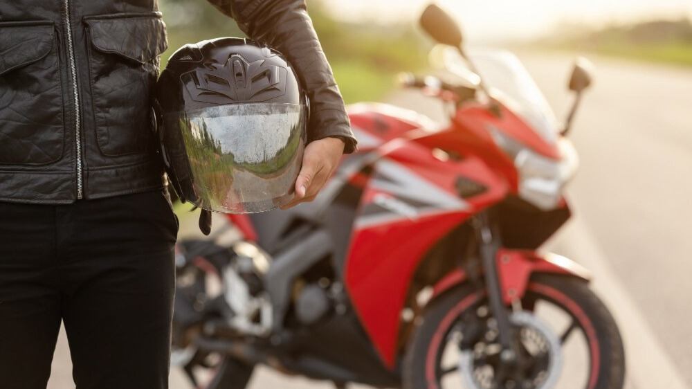 Tot mai mulți tineri din Iași își încearcă norocul și se urcă pe motociclete, deși nu au permis de conducere. Polițiștii au deschis dosare penale
