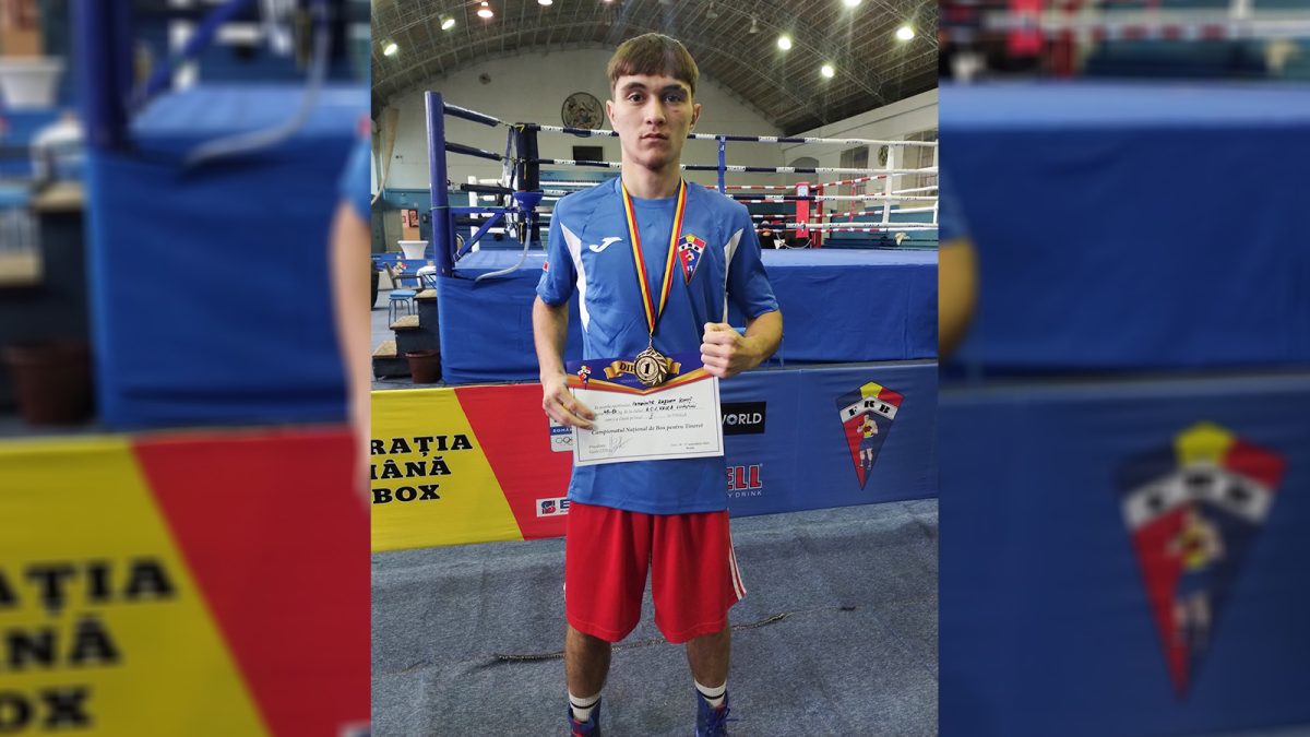 Răzvan Panainte a făcut spectacol la Campionatul Național de Box de la Brăila! Ieșeanul de 17 ani a câștigat medalia de aur fără probleme