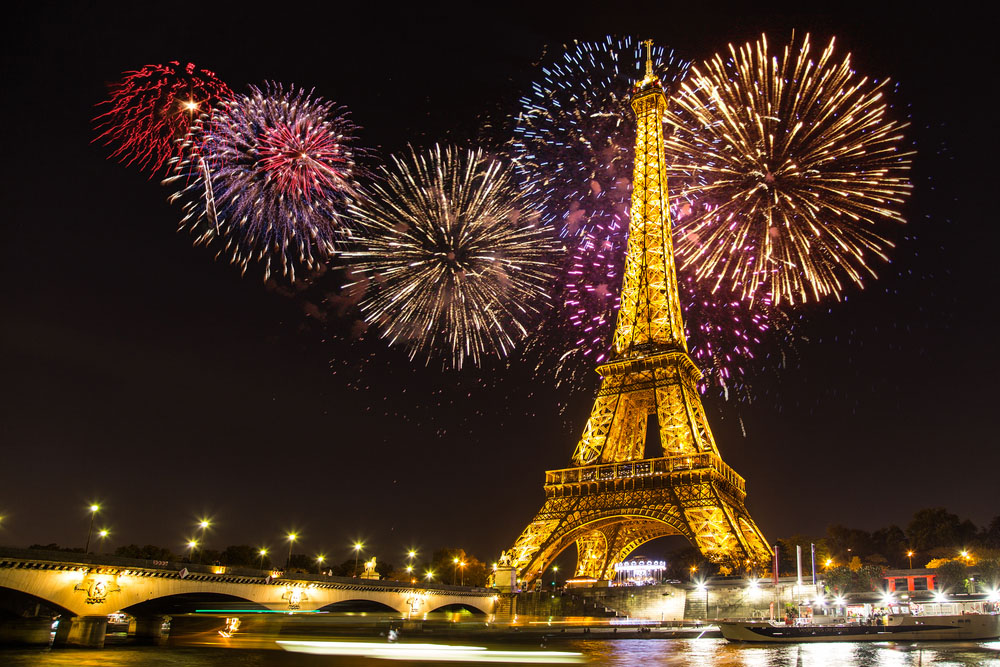 Cât te-ar consta să faci Revelionul în Paris? Iată care sunt prețurile la care să te aștepți!