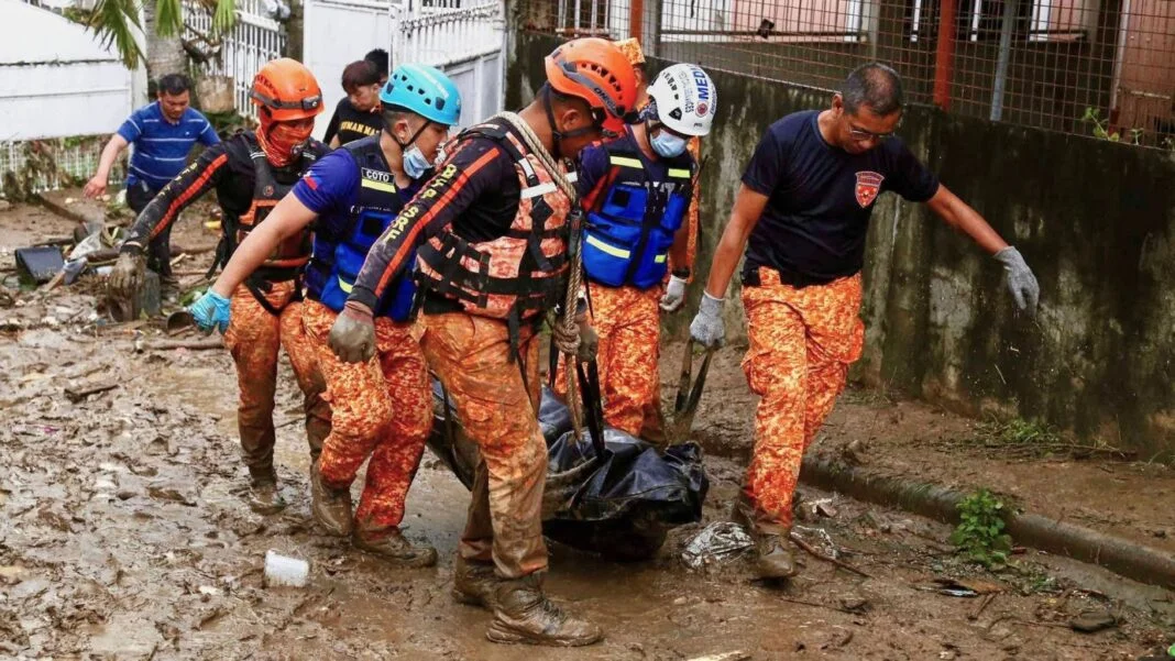 Orașe înghițite de ape. Taifunul Kalmaegi lovește Filipine cu furie fără precedent