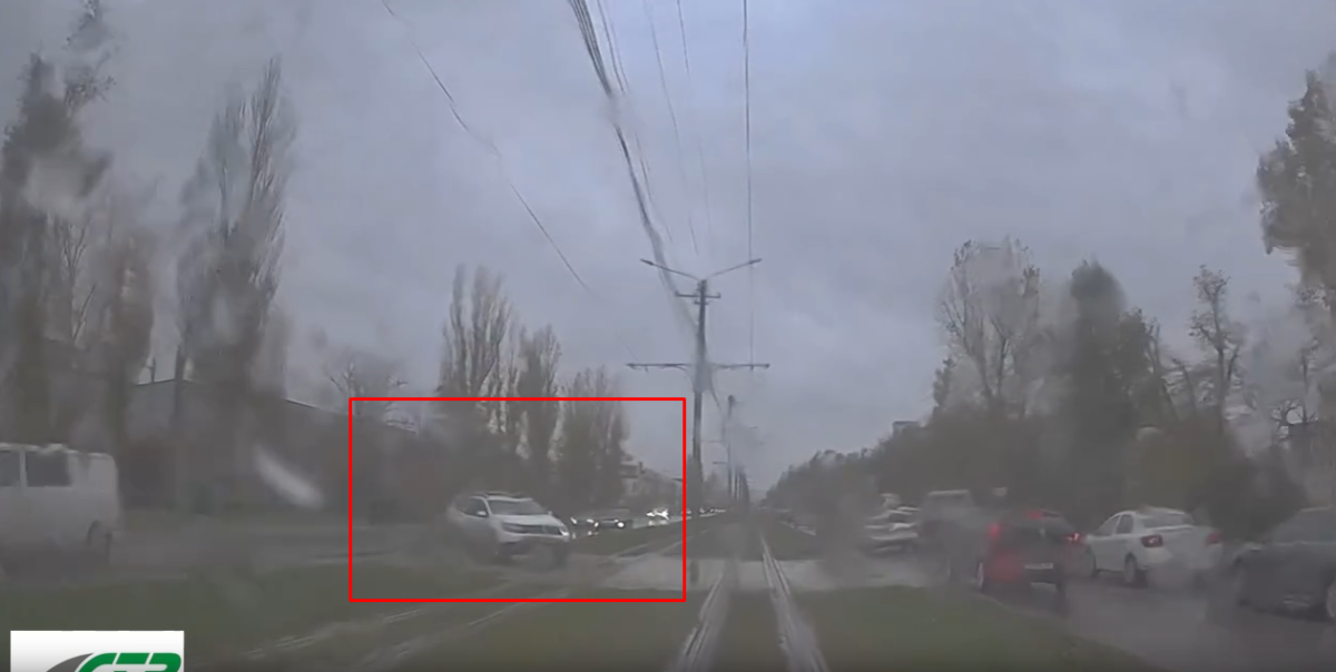 Iată momentul producerii accidentului rutier de pe Calea Chișinăului. Impactul, surprins de camera de bord a tramvaiului