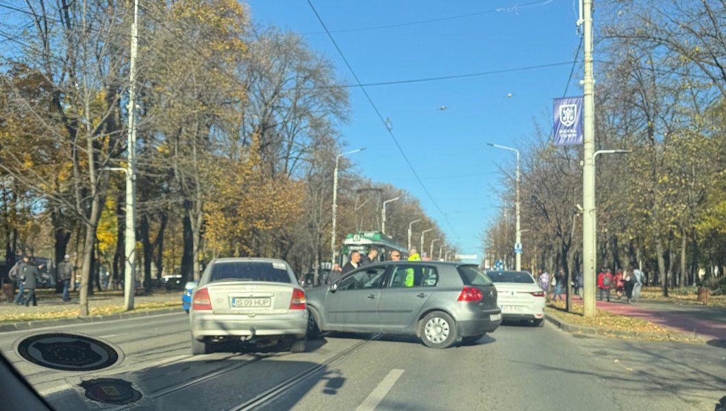 Accident rutier în Copou! Două mașini au fost implicate – UPDATE