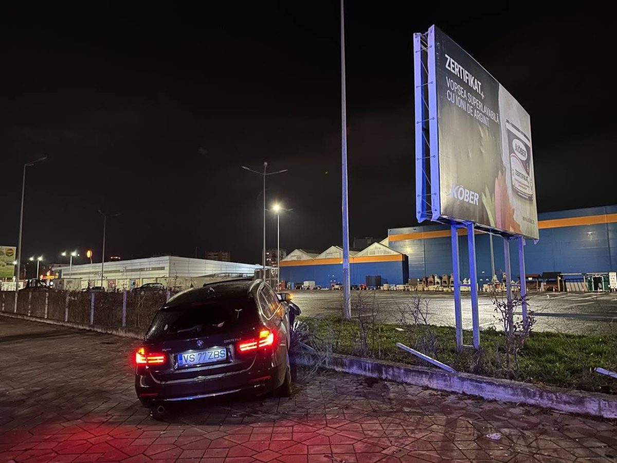 Accident rutier pe bulevardul Socola! Un tânăr de 24 de ani a pierdut controlul BMW-ului și a lovit un pieton pe trotuar