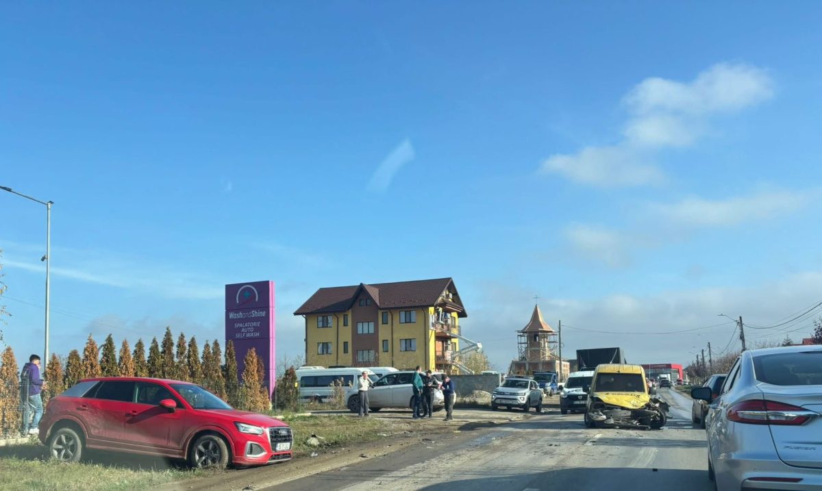 Accident rutier la Iași. Două autoturisme au intrat în coliziune la Tomești