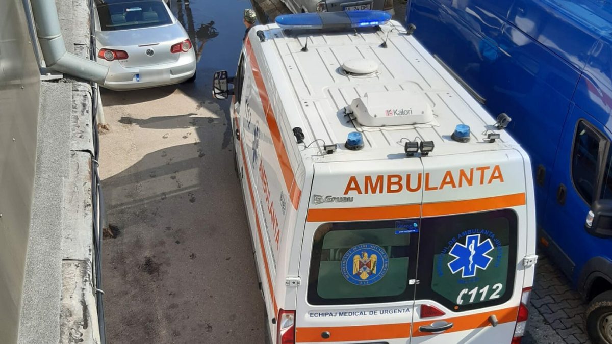 Problema uriașă cu care se confruntă ambulanțierii din Iași! Aceștia sunt nevoiți să apeleze de fiecare dată la poliție