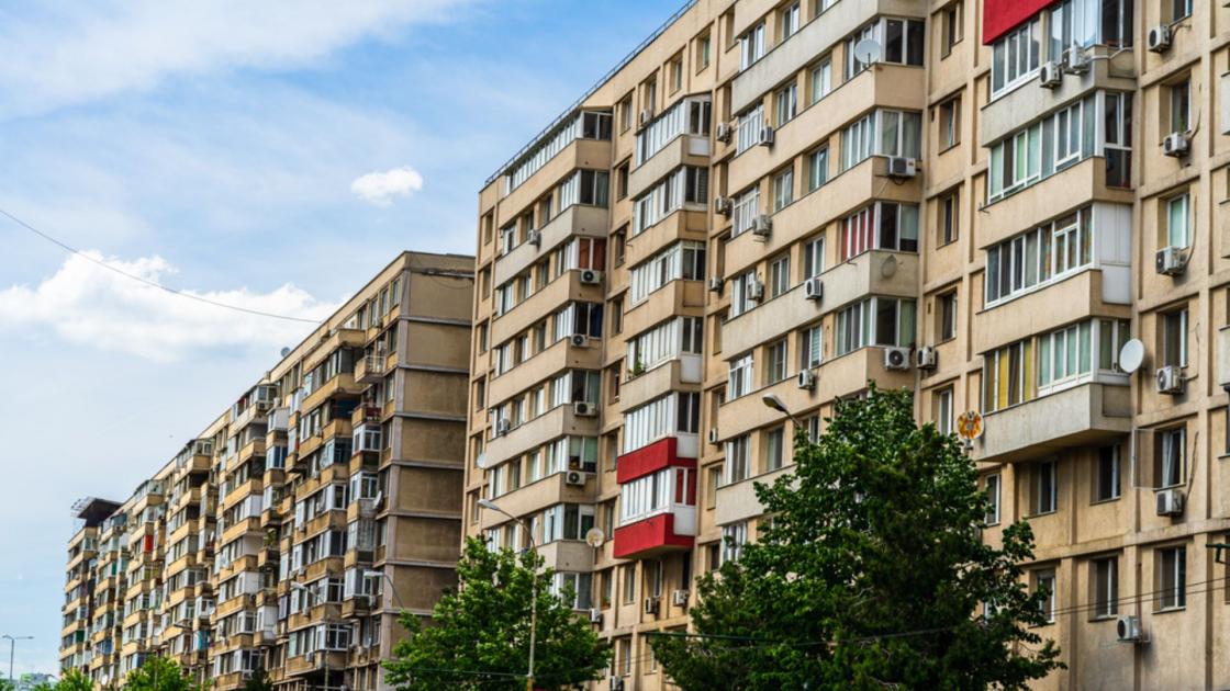 Fapta care se pedepsește cu amenzi uriașe pentru proprietarii de apartamente! Mulți fac asta în fața blocului! 