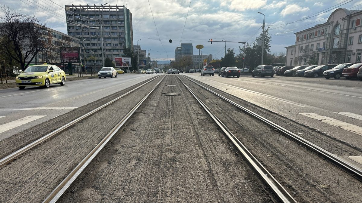 Strada de pe bulevardul Nicolae Iorga va rămâne decopertată! Lucrările de asfaltare nu se vor mai relua în acest an
