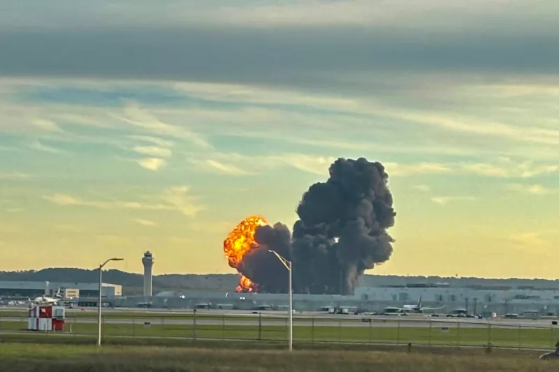 Motor desprins la decolare, avion prăbușit în flăcări. Tragedie aviatică în Louisville, șapte morți confirmați