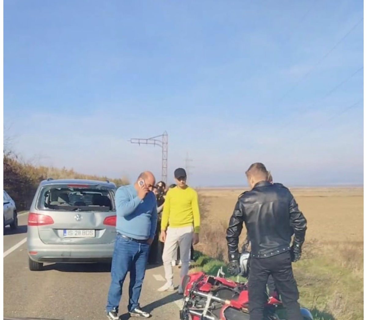 Accident rutier în Iași. Un motociclist a intrat într-un autoturism într-o curbă lângă Costuleni