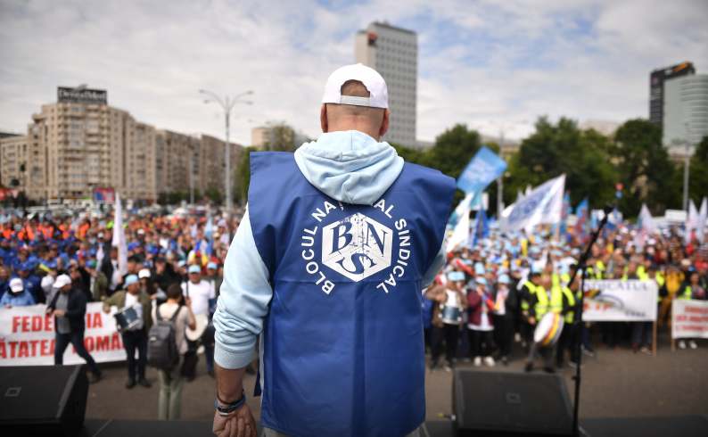 Protest masiv al sindicaliștilor BNS la București! Mii de participanți, inclusiv din Iași, sunt nemulțumiți de creșterea taxelor