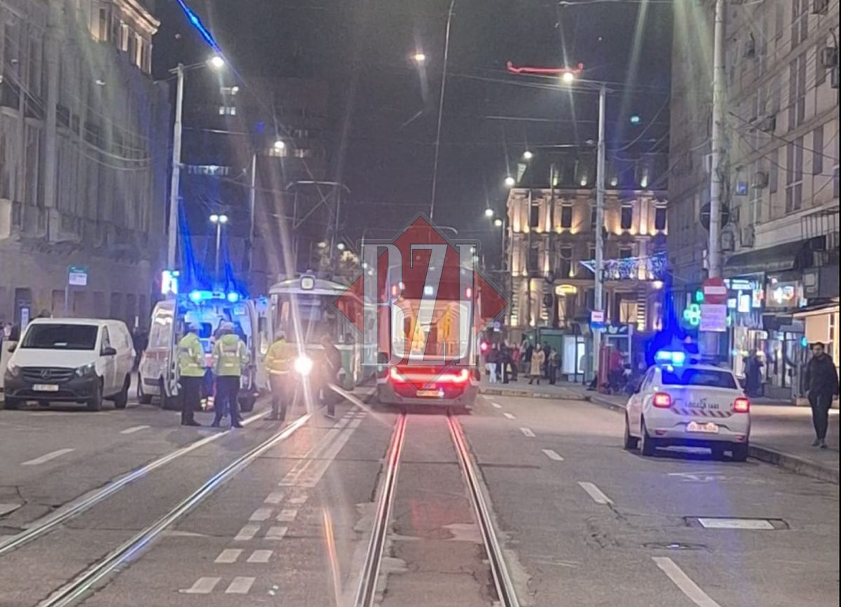 Mai multe tramvaie sunt oprite de pe strada Arcu până în stație, sensul de mers spre Filarmonică fiind blocat – UPDATE