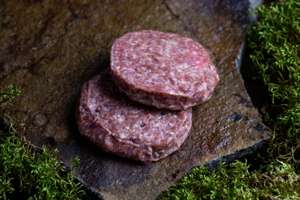 Cum poți pregăti cea mai bună carne de burger? Iată câteva trucuri pentru un preparat perfect