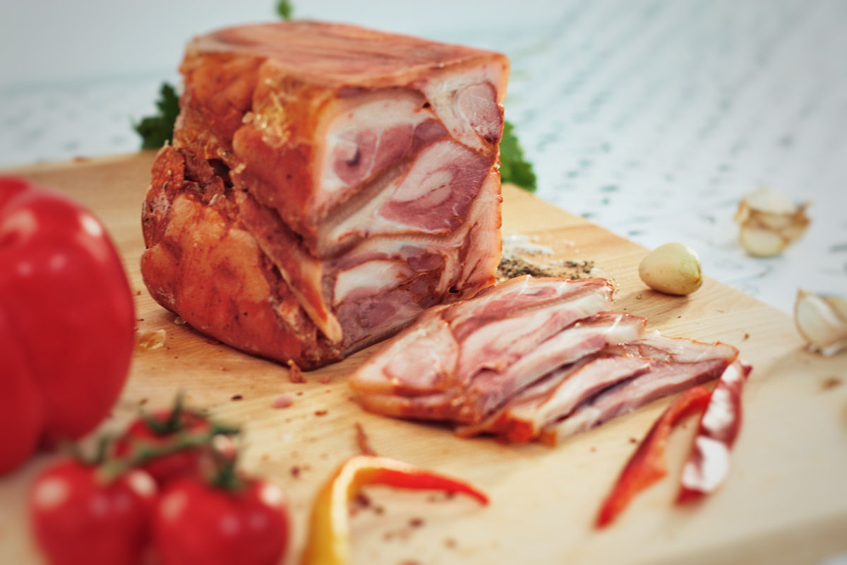 Rețeta pentru un ciolan presat delicios – Mezel de casă, simplu de făcut și mult mai sănătos