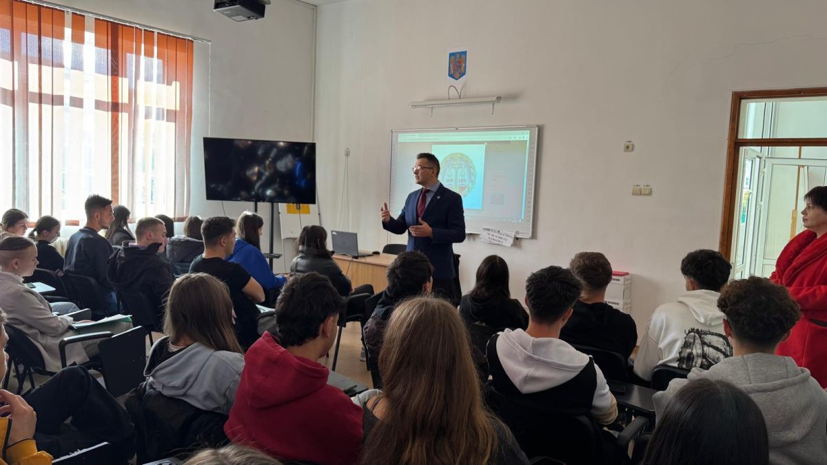 Dialog despre justiție și responsabilitate civică la Colegiul Tehnic „Gheorghe Asachi” Iași